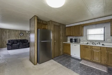 696 Birch Avenue Park City IL 60085