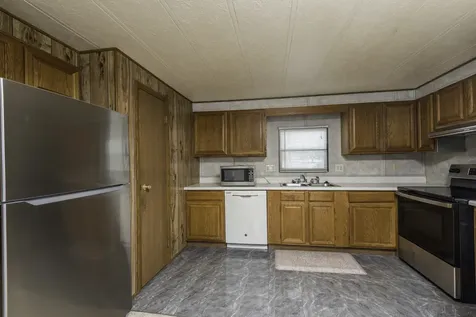 696 Birch Avenue Park City IL 60085