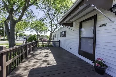 696 Birch Avenue Park City IL 60085