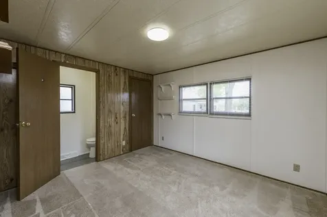 696 Birch Avenue Park City IL 60085