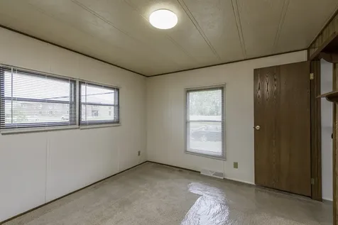 696 Birch Avenue Park City IL 60085