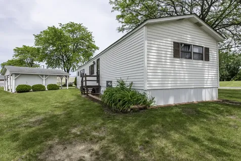 696 Birch Avenue Park City IL 60085