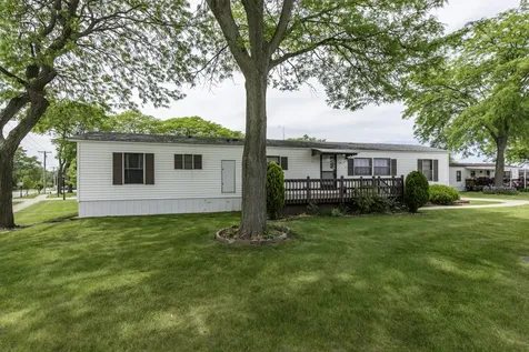 696 Birch Avenue Park City IL 60085