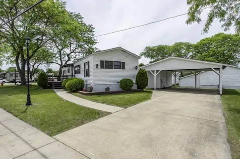 696 Birch Avenue Park City IL 60085