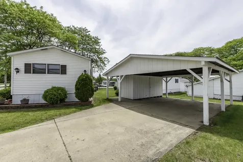 696 Birch Avenue Park City IL 60085