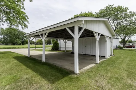 696 Birch Avenue Park City IL 60085