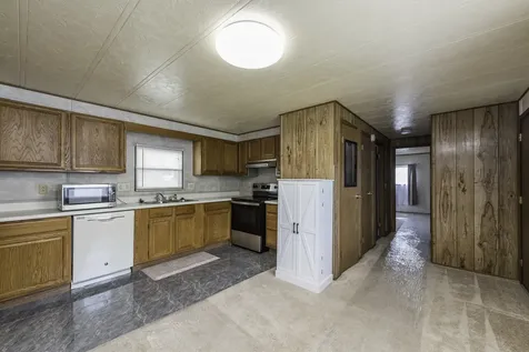 696 Birch Avenue Park City IL 60085