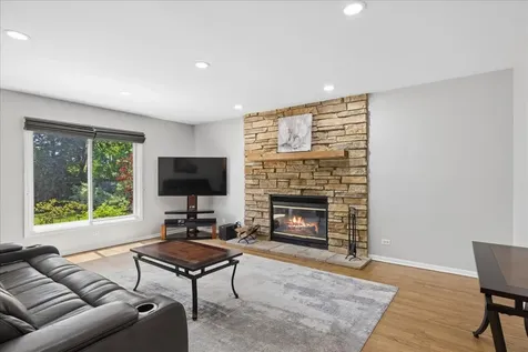 525 Newtown Drive Buffalo Grove IL 60089