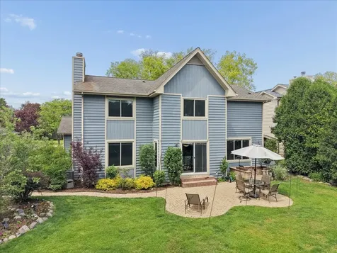 525 Newtown Drive Buffalo Grove IL 60089