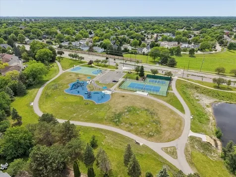 525 Newtown Drive Buffalo Grove IL 60089