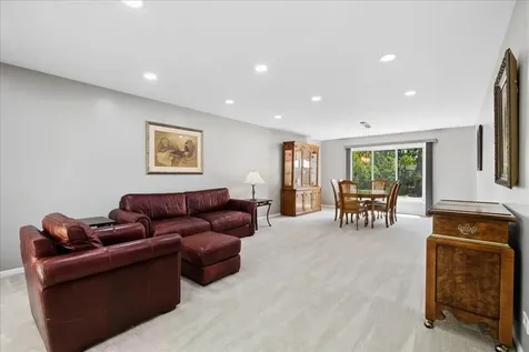 525 Newtown Drive Buffalo Grove IL 60089