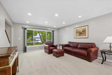 525 Newtown Drive Buffalo Grove IL 60089