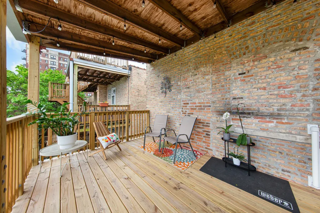 4615 North Beacon Street Chicago IL 60640