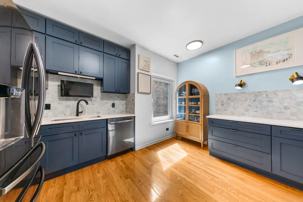 4615 North Beacon Street Chicago IL 60640