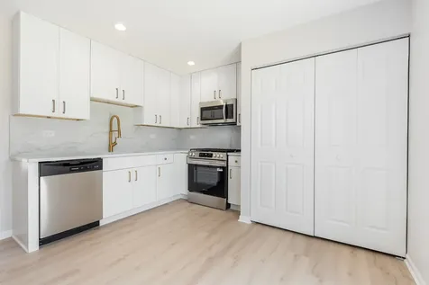 221 Gordon Avenue Romeoville IL 60446