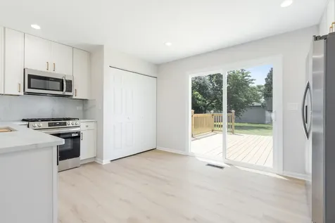 221 Gordon Avenue Romeoville IL 60446