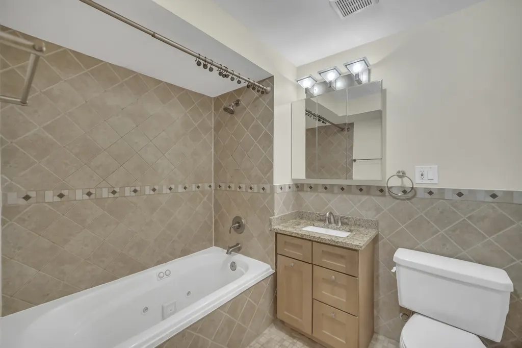 1005 North Campbell Avenue Chicago IL 60622