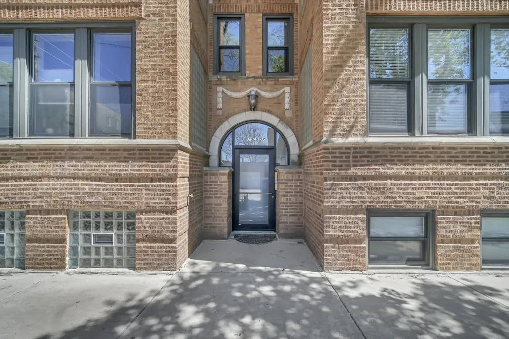 1005 North Campbell Avenue Chicago IL 60622