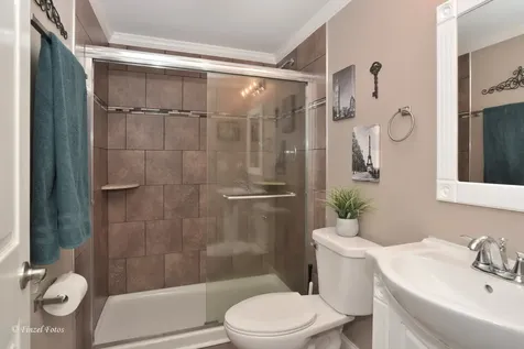 247 Pawtucket Avenue Elgin IL 60124