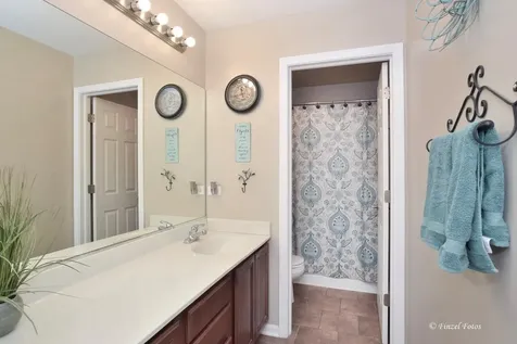 247 Pawtucket Avenue Elgin IL 60124