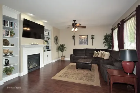 247 Pawtucket Avenue Elgin IL 60124
