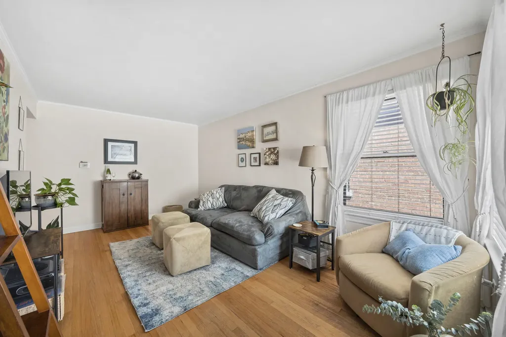 4906 West Argyle Street Chicago IL 60630