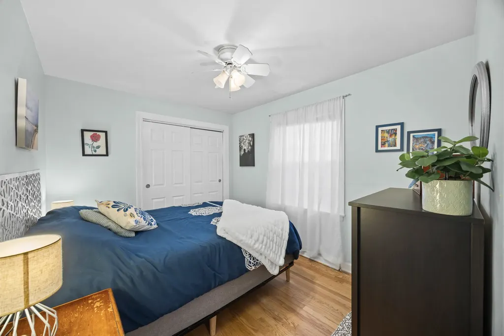 4906 West Argyle Street Chicago IL 60630