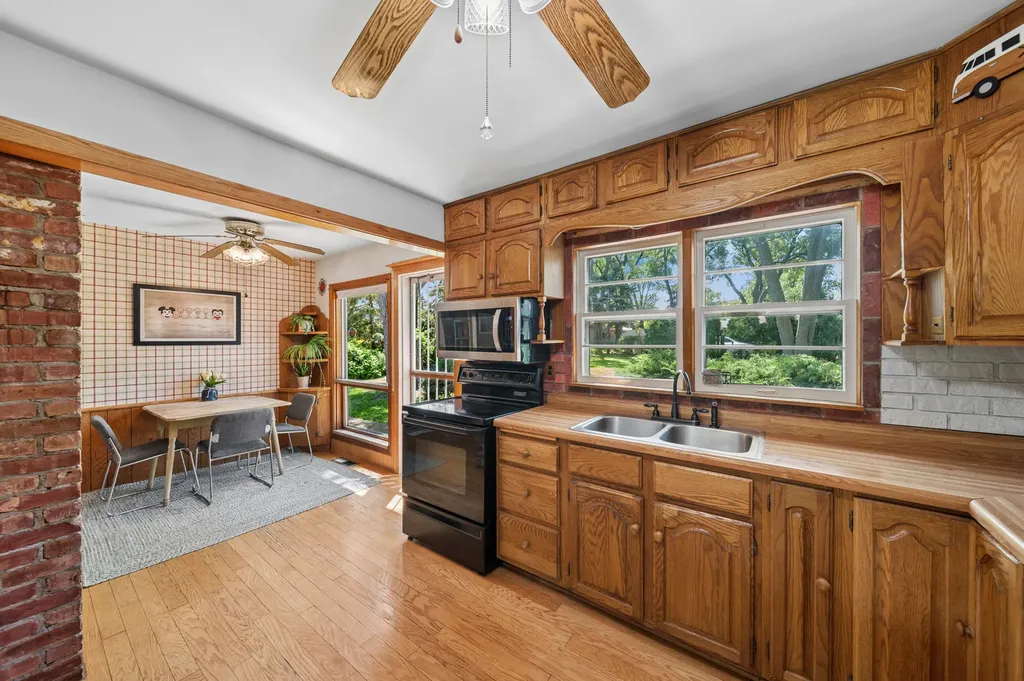 1330 South Wayside Drive Villa Park IL 60181