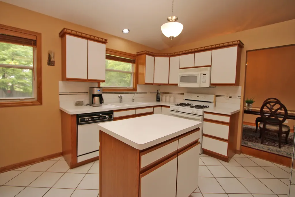 464 Farm Bridge Road Lake Zurich IL 60047