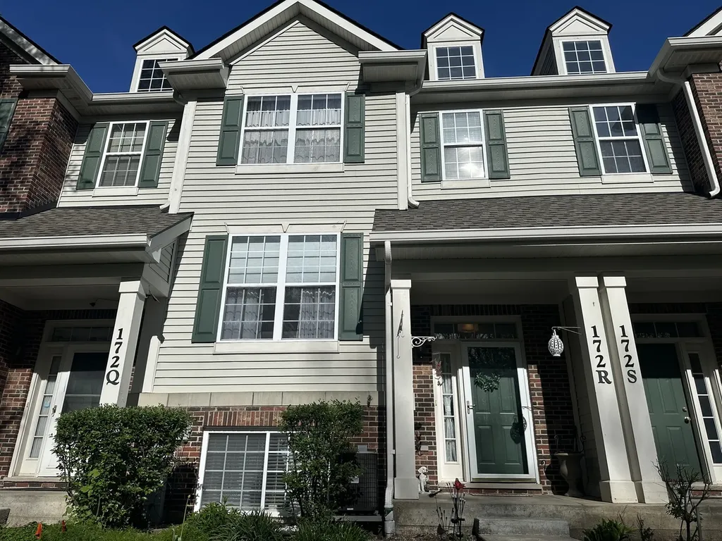172 North East River Road Des Plaines IL 60016