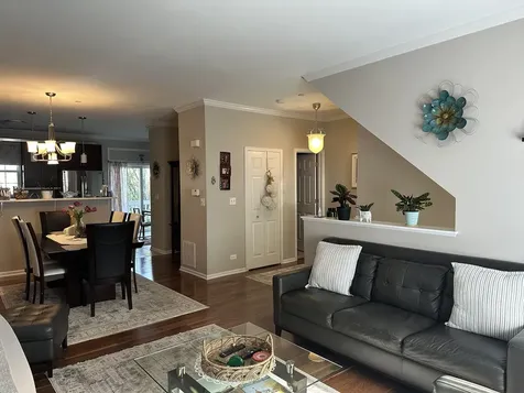 172 North East River Road Des Plaines IL 60016
