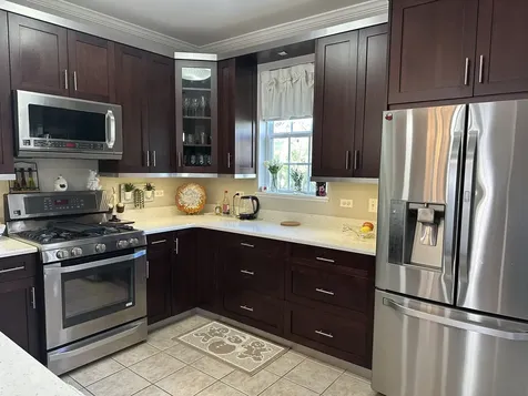 172 North East River Road Des Plaines IL 60016