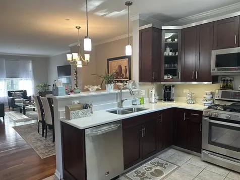 172 North East River Road Des Plaines IL 60016