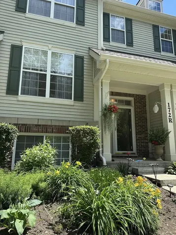 172 North East River Road Des Plaines IL 60016