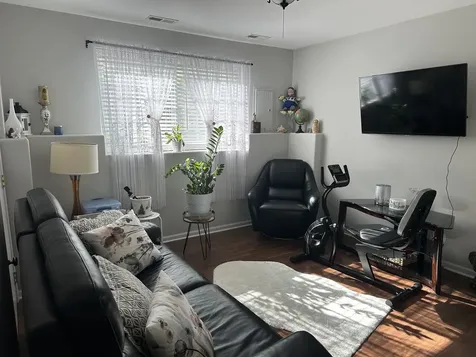172 North East River Road Des Plaines IL 60016