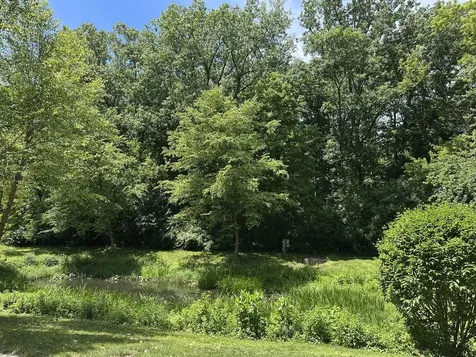 172 North East River Road Des Plaines IL 60016