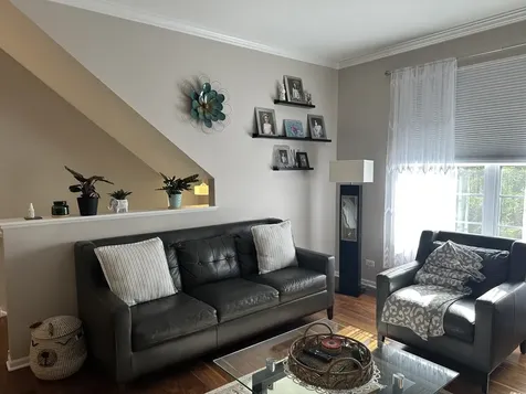 172 North East River Road Des Plaines IL 60016