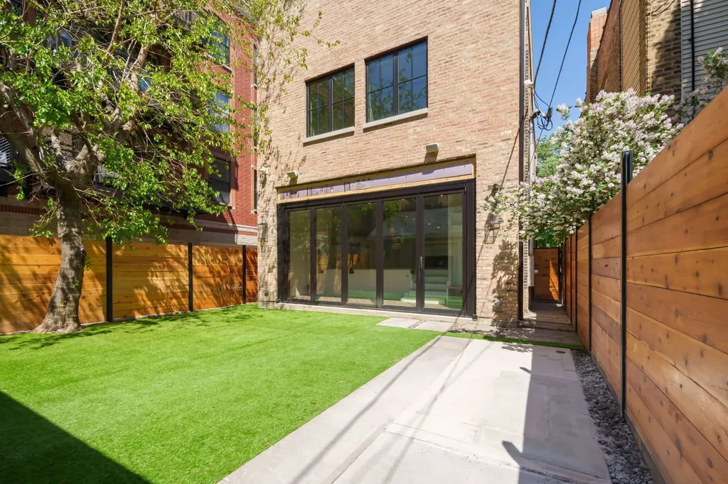 3936 North Claremont Avenue Chicago IL 60618