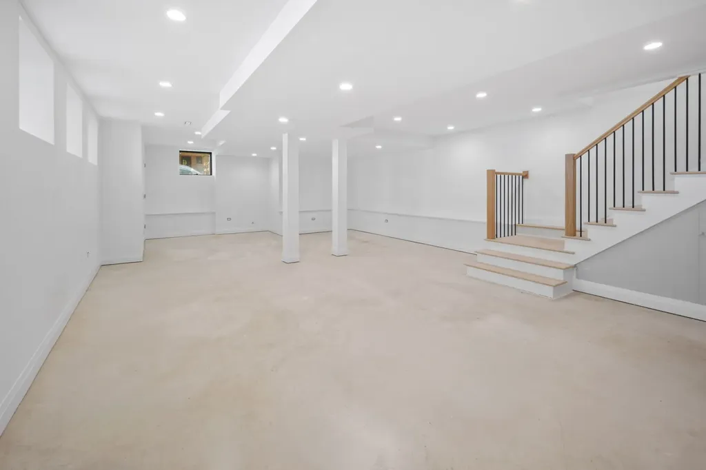 3936 North Claremont Avenue Chicago IL 60618