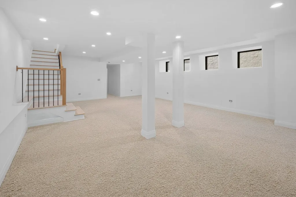 3936 North Claremont Avenue Chicago IL 60618