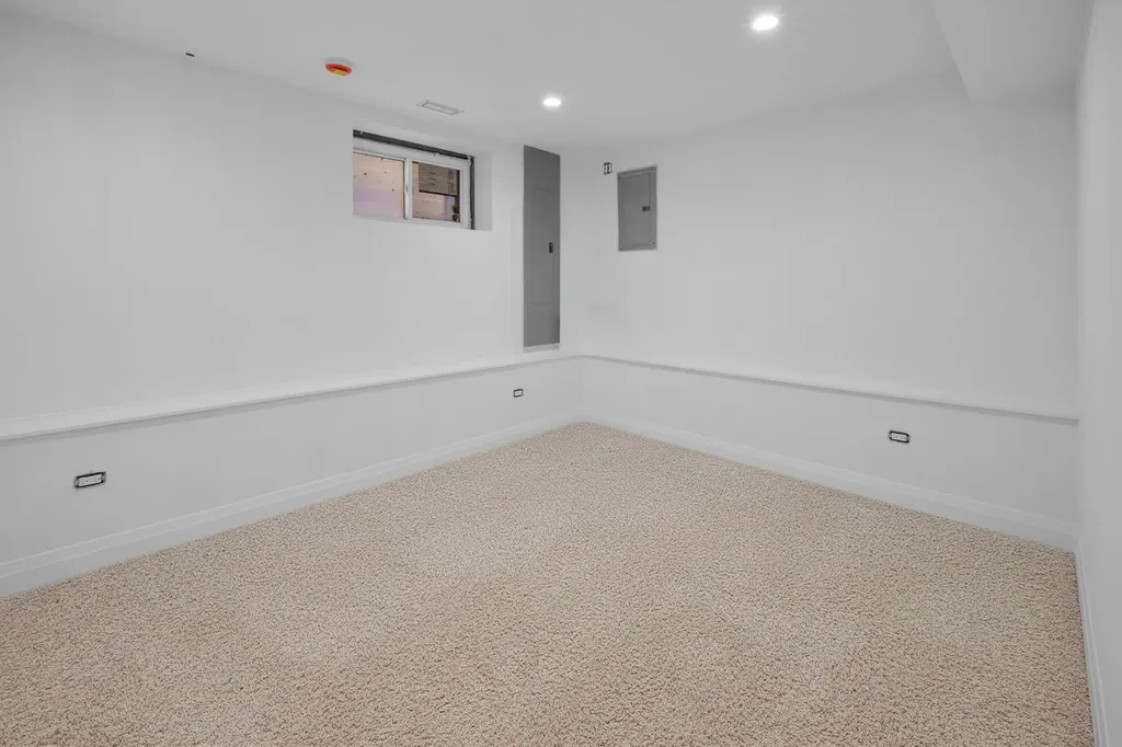 3936 North Claremont Avenue Chicago IL 60618