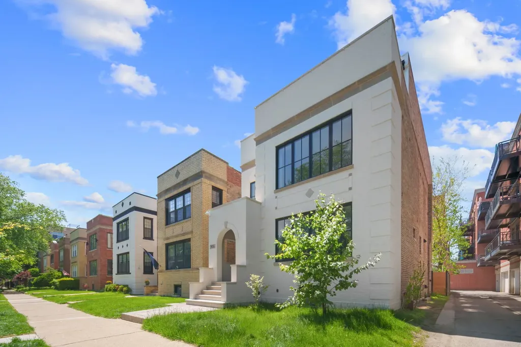 3936 North Claremont Avenue Chicago IL 60618