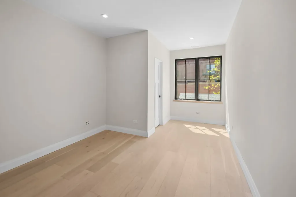3936 North Claremont Avenue Chicago IL 60618