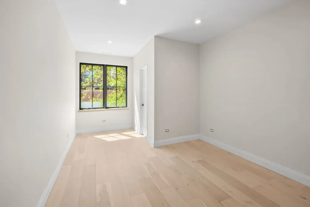 3936 North Claremont Avenue Chicago IL 60618