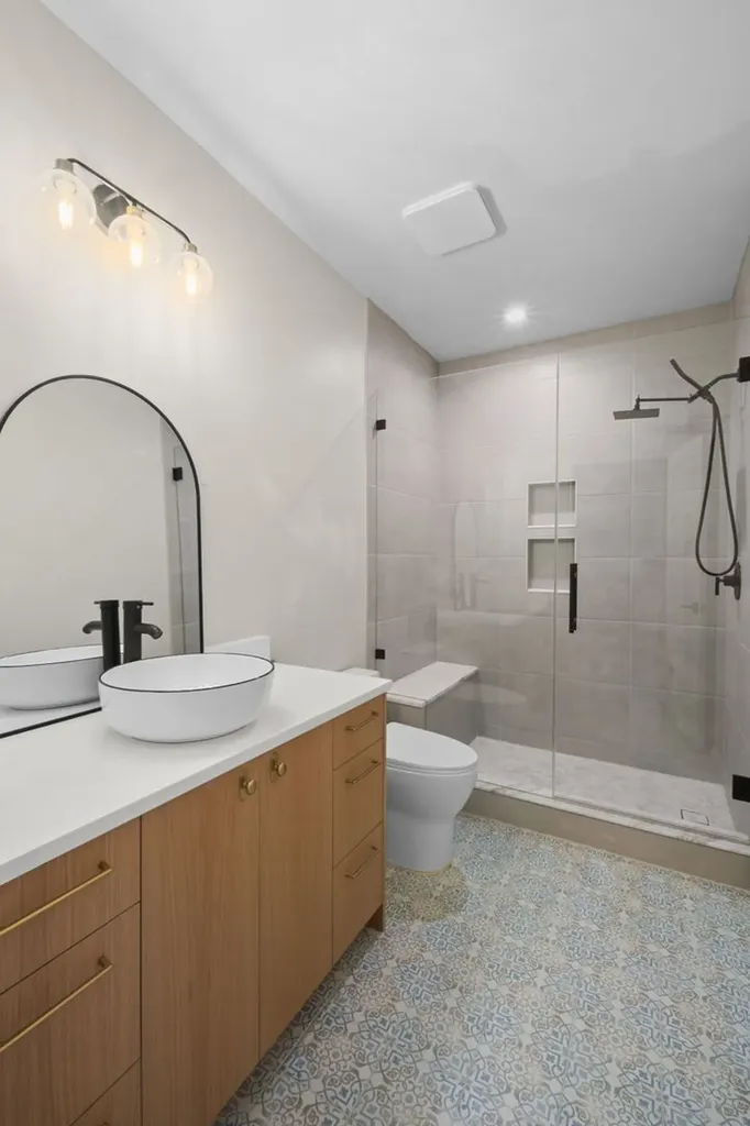 3936 North Claremont Avenue Chicago IL 60618