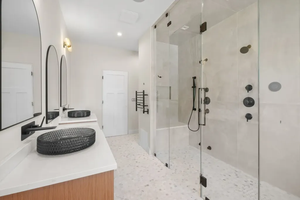 3936 North Claremont Avenue Chicago IL 60618