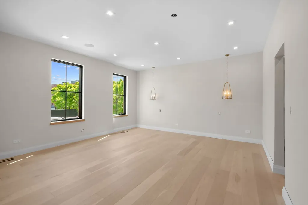 3936 North Claremont Avenue Chicago IL 60618