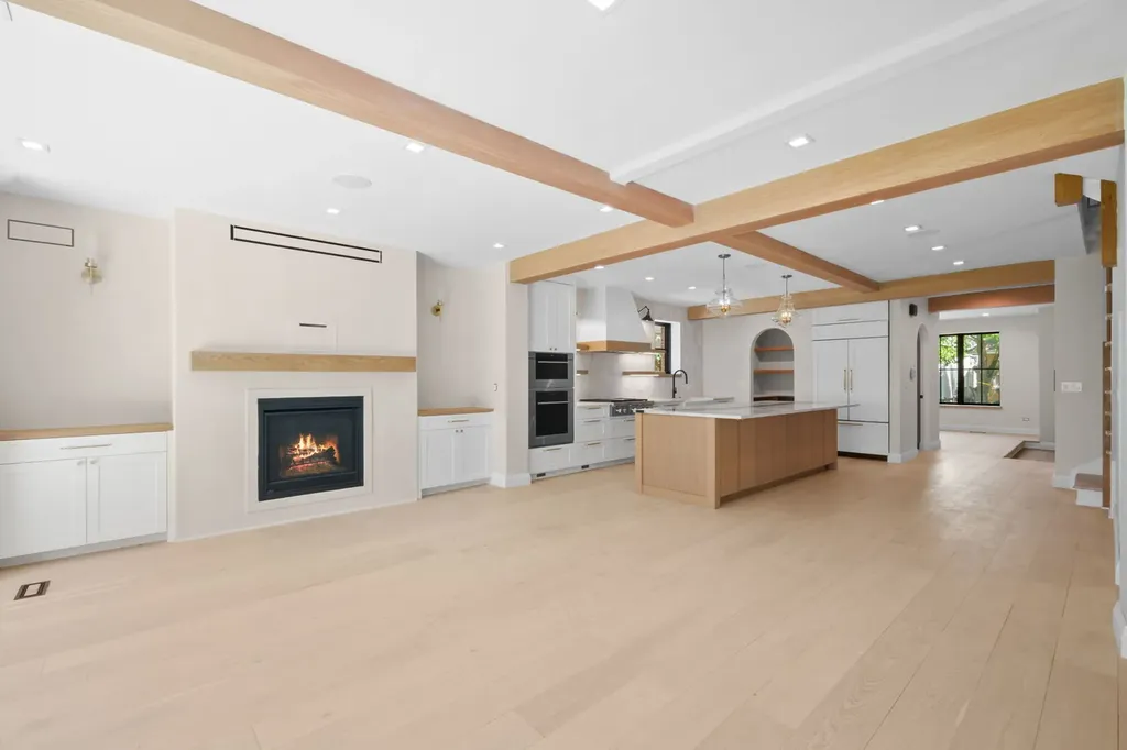3936 North Claremont Avenue Chicago IL 60618
