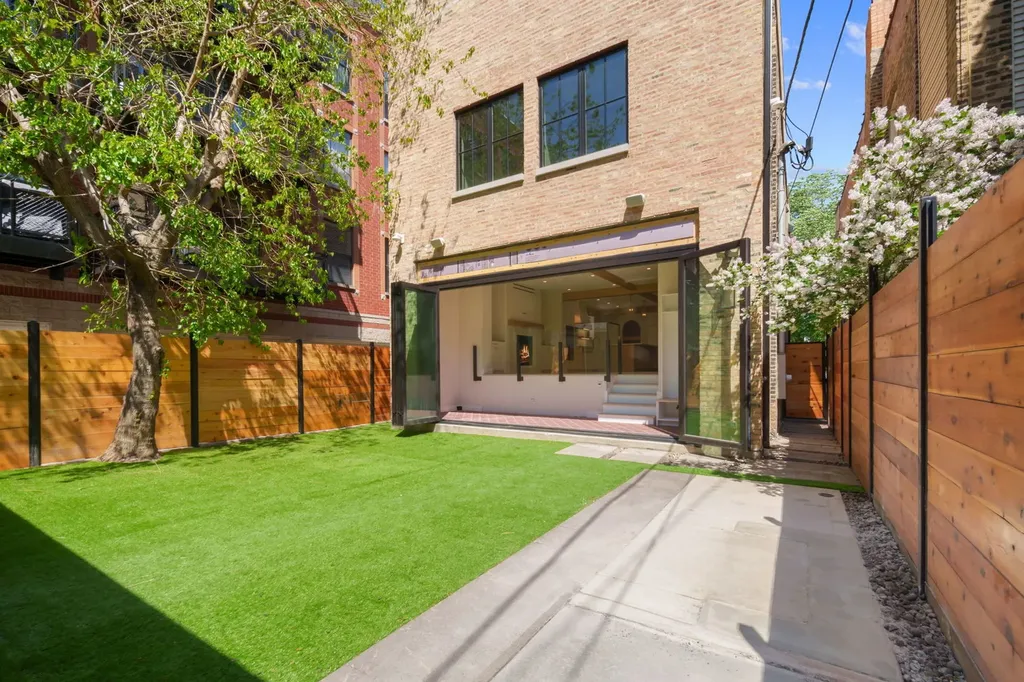 3936 North Claremont Avenue Chicago IL 60618