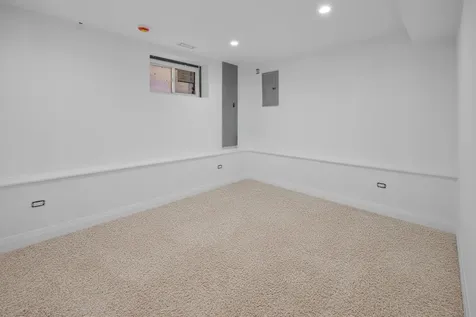 3936 North Claremont Avenue Chicago IL 60618